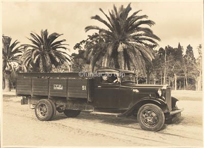 C.R.G.E. - Boa Vista _ Serviço de transportes. Camionetas Morris _ 1935-00-00 _ Kurt Pinto _ 15218 _ 31.jpg