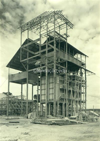 C.R.G.E. - Fábrica de gás da Matinha _ Fornos. Montagem da estrutura metálica _ 1939-11-11 _ Kurt Pinto _ 15139 _ 74.jpg