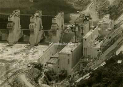 Aproveitamento hidroeléctrico da Valeira _ Trabalhos de montagem dos descarregadores e da estrutura da eclusa de navegação_338.jpg