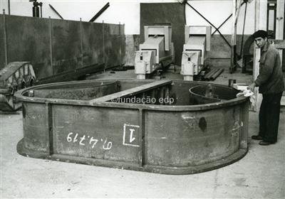 0193_Câmara de água do condensador_diversas fases do fabrico do equipamento Mague_Nov1960_FNI.jpg