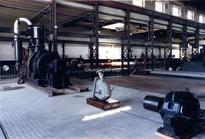 Museu da Electricidade _ Grupo gerador da Central eléctrica da fábrica da SIDUL alternador e roda da turbina Pelton _ [1980-90-00-00] _ FNI _ 14409 _ 76.jpg