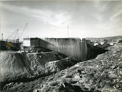 Aproveitamento Hidroeléctrico do Alto Rabagão _ Construção da barragem  _ 1964-01-02 _ Teófilo Rego _ 14714 _ 2.jpg