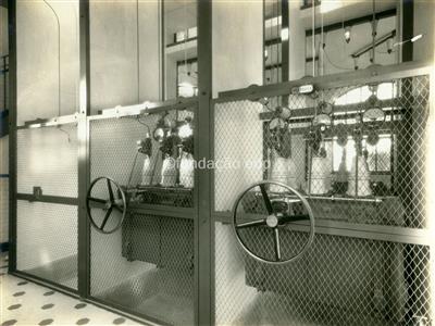 C.R.G.E. - Linha do Vale do Tejo _ Interruptores automáticos da cabine de corte de Santarém _ 1938-04-22 _ Kurt Pinto _ 15133 _ 23.jpg