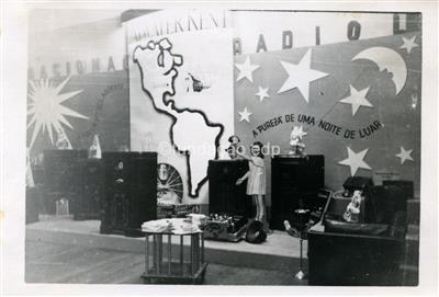 Publicidade - C.R.G.E. _ Exposição publicitária referente à temática da rádio  _ [1934-00-00] _ FNI _ 15181 _ 82.jpg