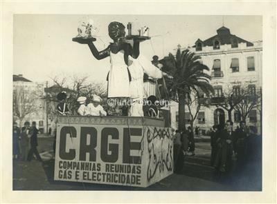 Publicidade C.R.G.E. _ Carro alegórico. Desfile de rua _ 1900-00-00 _ FNI _ 15164 _ 21.jpg