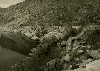 Aproveitamento hidroeléctrico da Valeira _ Pormenor de uma das margens do rio Douro_316.jpg