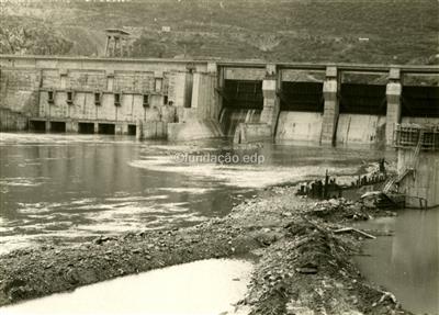 Aproveitamento hidroeléctrico da Valeira _ Aspecto da barragem depois do descarregamento de cheias_531.jpg
