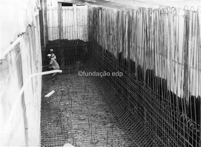 0006_Novo canal de fuga_armaduras da sapata e paredes (preparação)_07jan1969_Sonefe Lourenço Marques Fotografia.jpg