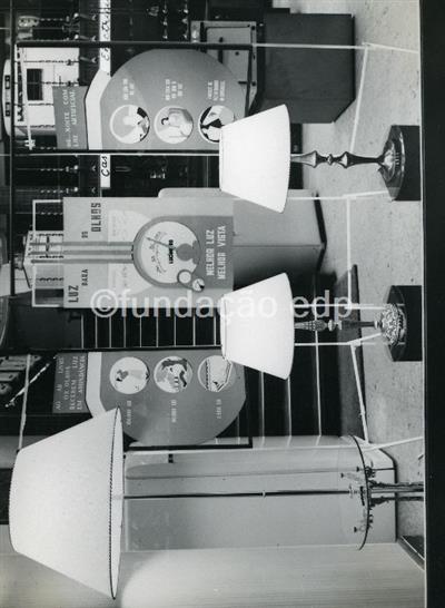 Companhias Reunidas Gás e Electricidade Montra de candeeiros _ 1959-04-11 _ FNI _ 13329 _8.jpg