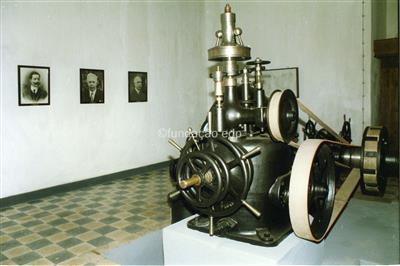 Central Hídrica Museu da Praia _ Grupo turbo-alternador_ Regulador de velocidade _ 198_-00-00 _ Carlos Barreto _ 14334 _ 4.jpg