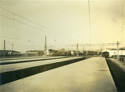 Sociedade Estoril - Cais do Sodré (caminho-de-ferro) _ Entrada da gare _ 1938-04-00_ Kurt Pinto _ 15144 _ 6.jpg