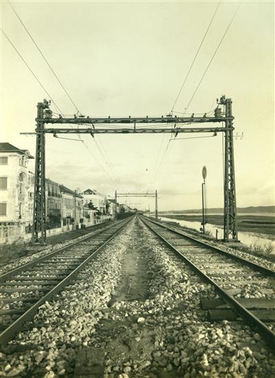Sociedade Estoril - Dafundo (caminho-de-ferro) _ Pórtico _ 1938-04-00 _ Kurt Pinto _ 15144 _ 7.jpg